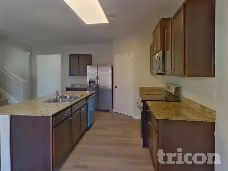 438 Lake Ridge Ln — Photo 5