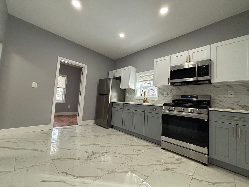1st image of 173 Hallock Ave #1