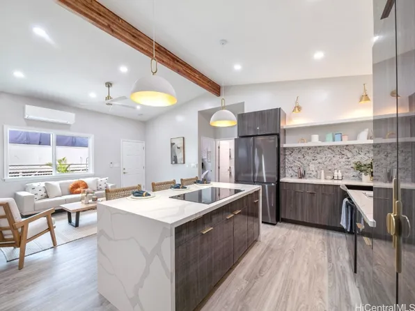 532 Kekupua St, Honolulu, HI 96825