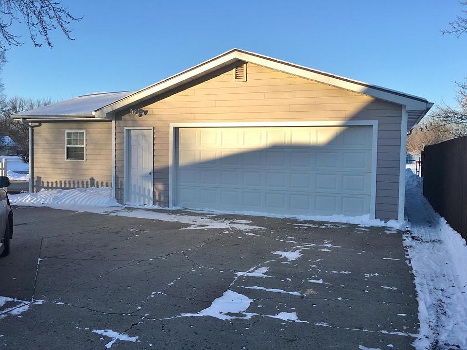 2nd image of 415 S 15th St