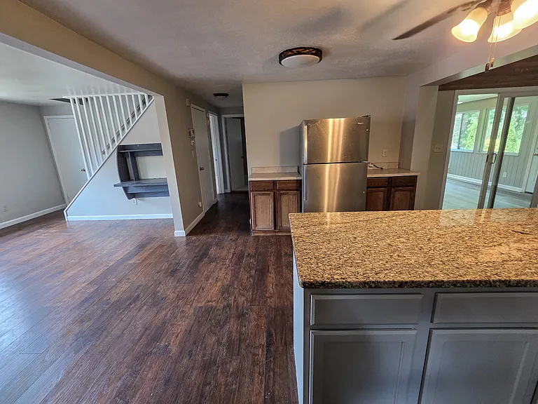 151 Mahoning Dr — Photo 6