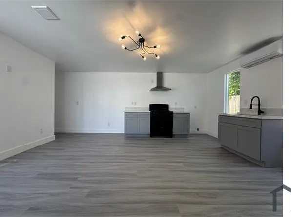 718 E 48th St, Los Angeles, CA 90011