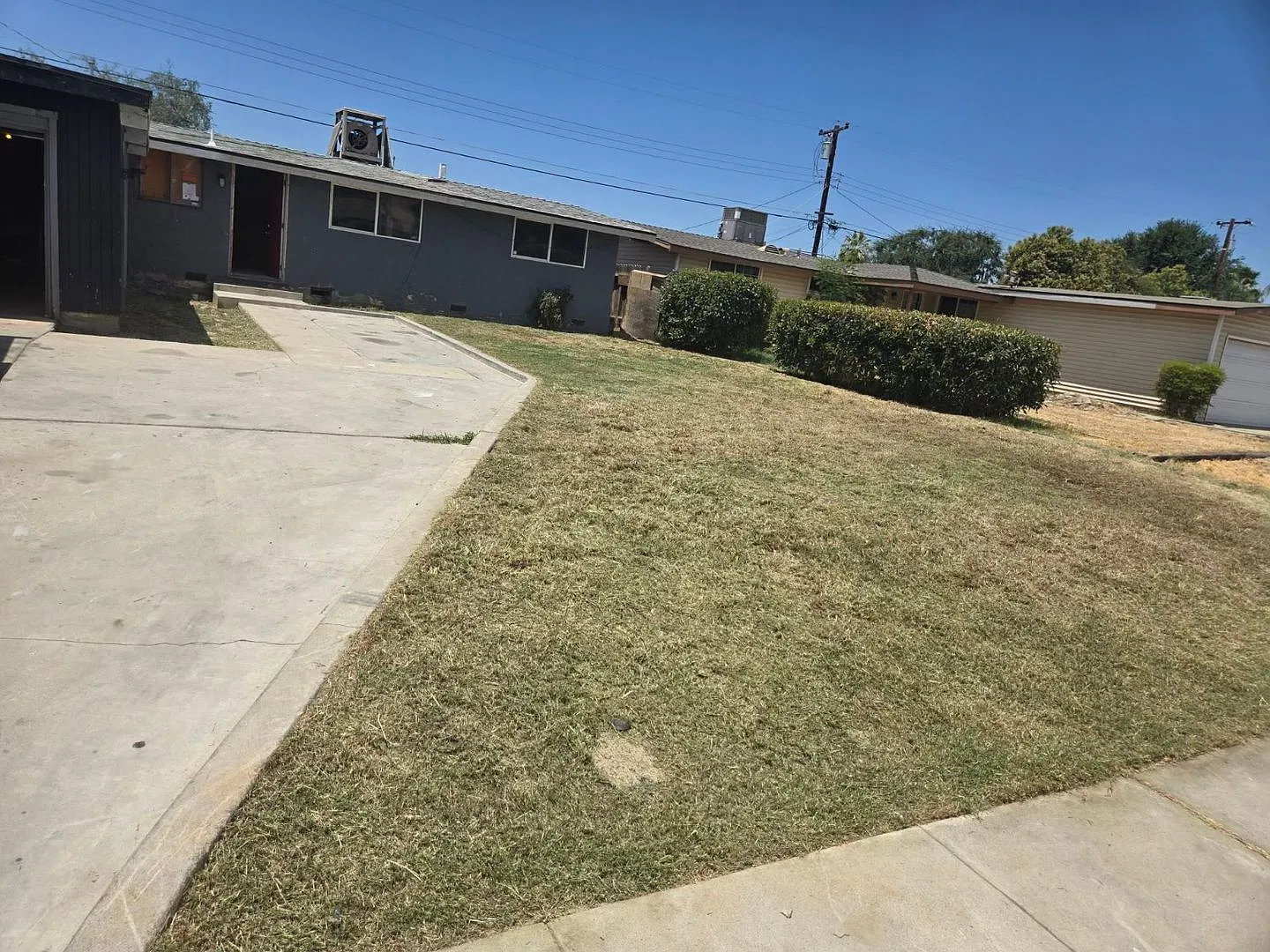 Cute Home Ready For New Tenant In Great Area! — Photo 1