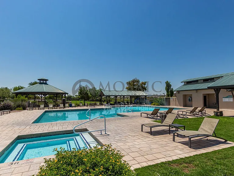 1004 E Cowboy Cove Trl — Photo 37