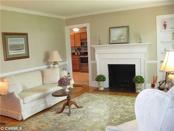 2nd image of 5815 S Crestwood Ave