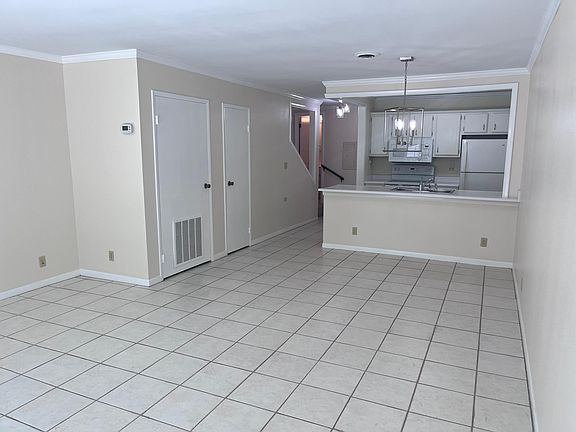 4th image of 10 Lakeshore Ter Unit 67