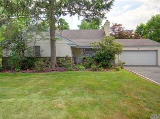 30 Town Path, Roslyn, NY 11576