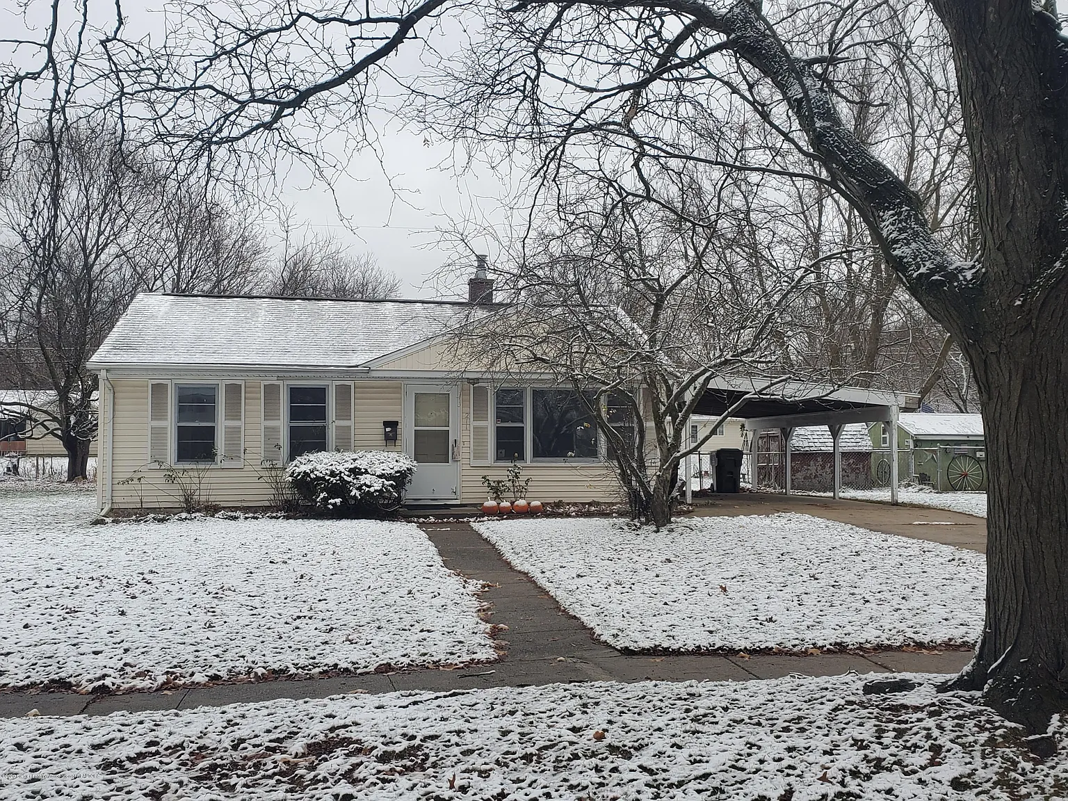 211 Booth Dr photo 1