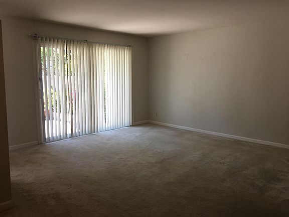 3rd image of 7053 Rainbow Dr