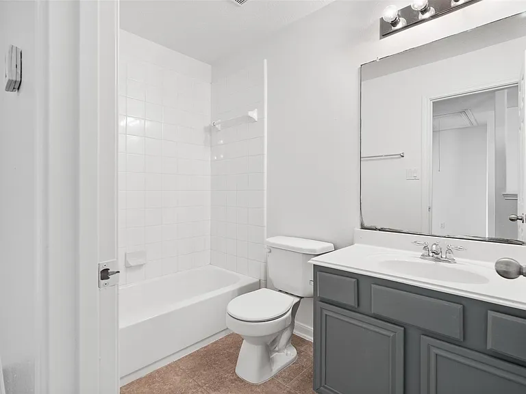 13223 Southpoint Ln — Photo 32