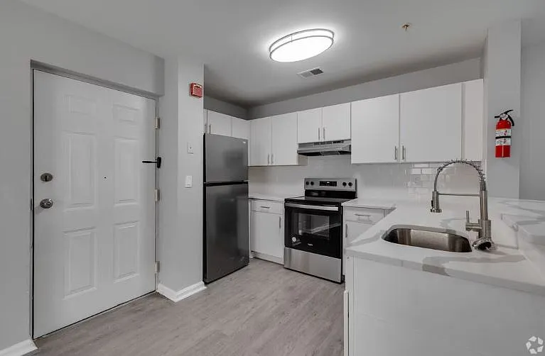 226 W 4th St #A3 — Photo 18