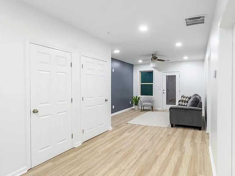 1339 Endicott Ct — Photo 30