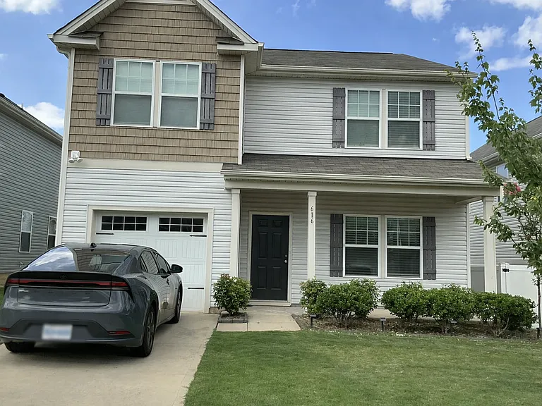 616 Spencer Ln — Photo 1