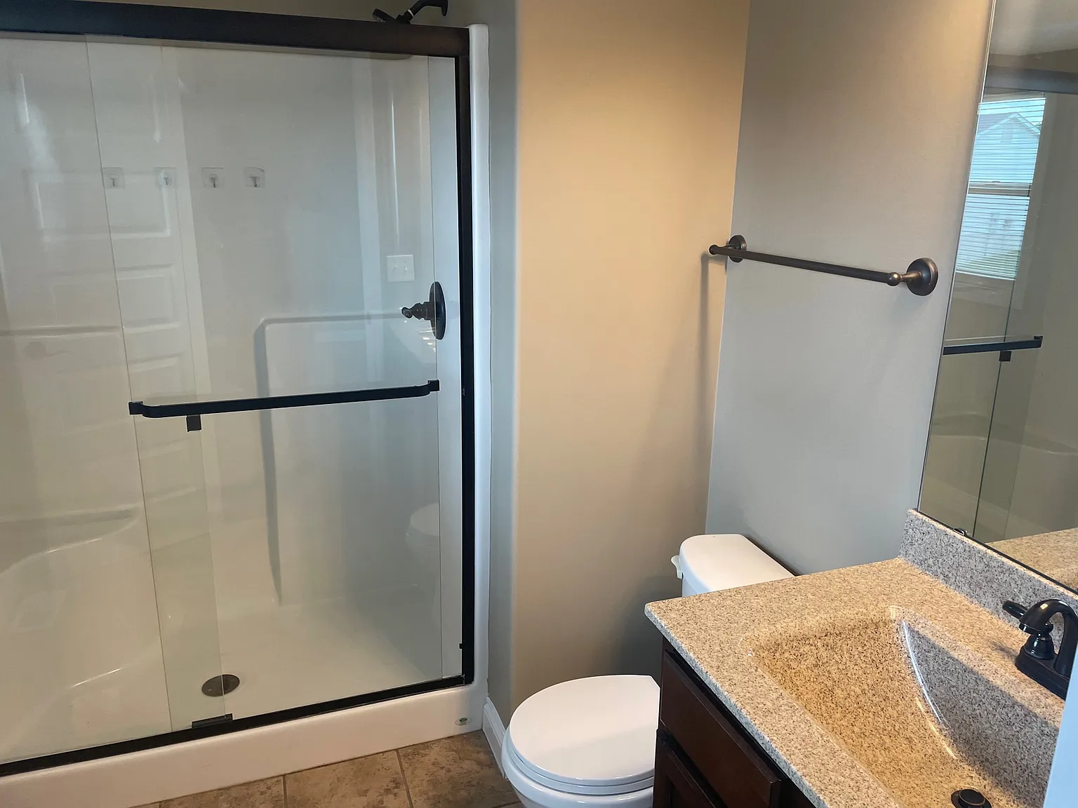 3 bed, 1374 sqft, $2,000 — Photo 3