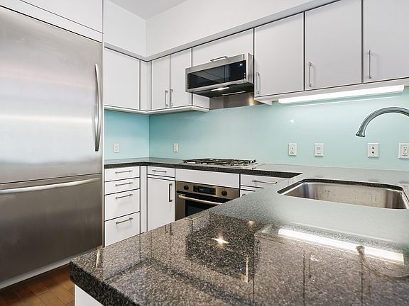 2nd image of 318 Spear St Unit 3J