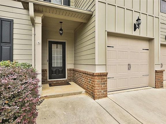 2nd image of 118 Village Pl
