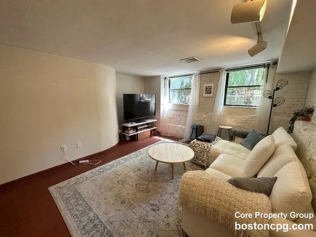 2 bed, 1.0 bath, 870 sqft, $3,900 — Photo 4