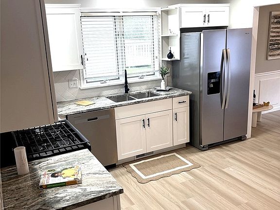 5th image of 828 Woodfield Ct Unit A
