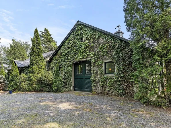 96 Main St, Southborough, MA 01772