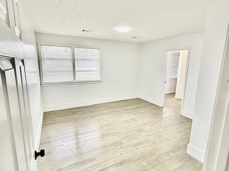 204 N Palm St — Photo 16