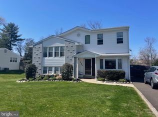 2160 Carlson Dr, Willow Grove, PA 19090