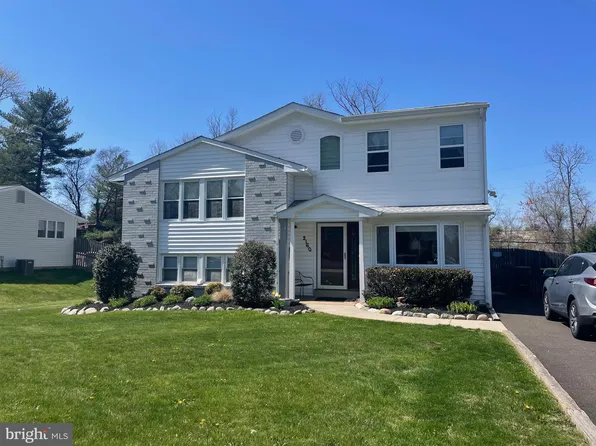 2160 Carlson Dr, Willow Grove, PA 19090