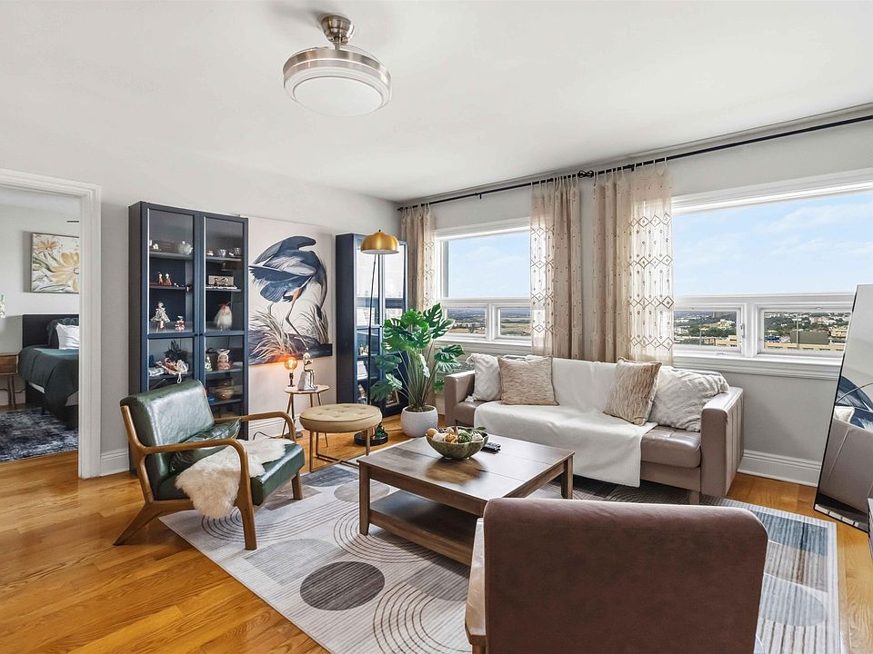 1st image of 809-815 22nd St #1102