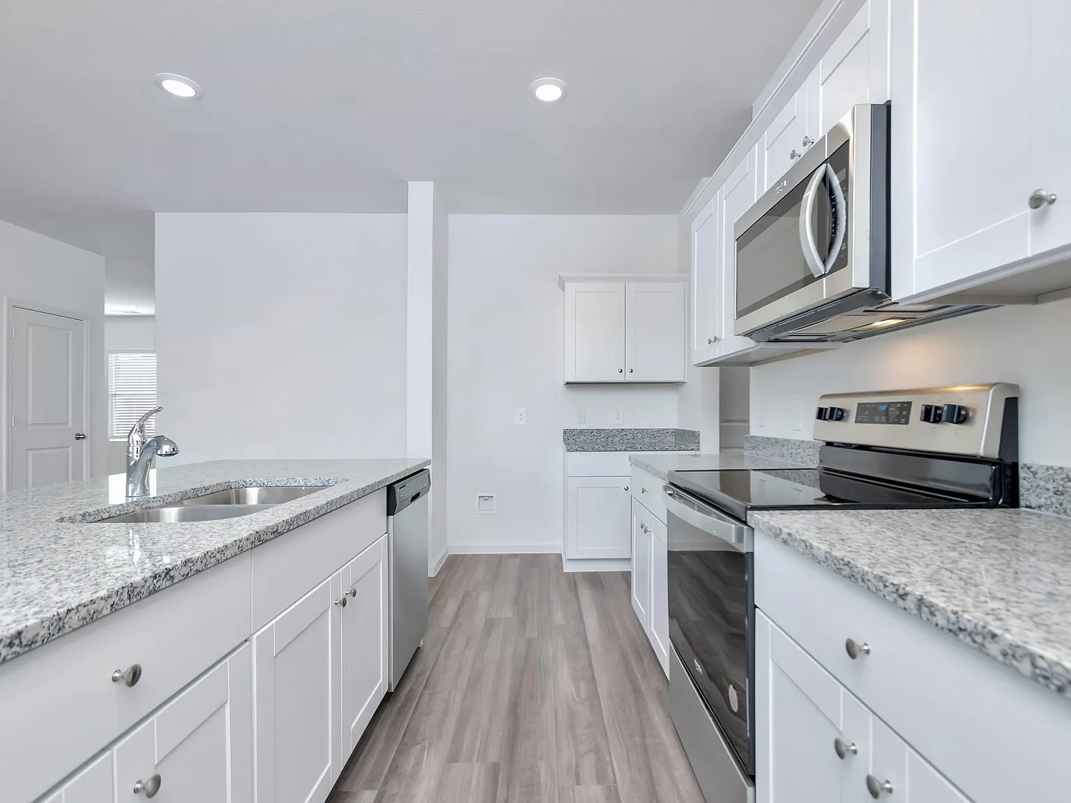 4 bed, 2095 sqft, $2,490 — Photo 4