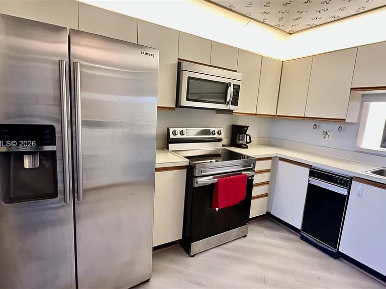 7472 La Paz Blvd #301 — Photo 8