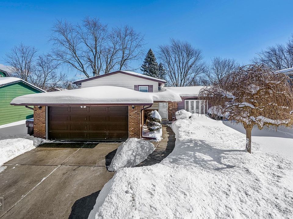 1st image of 22751 Valley Dr
