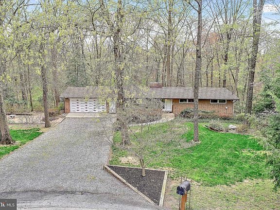 4th image of 5900 Acorn Dr