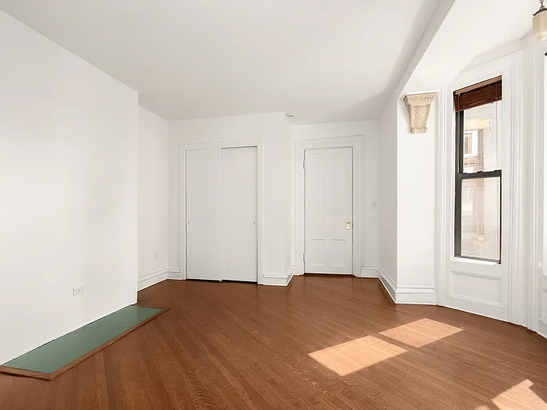 129 E 17th St #5 — Photo 8
