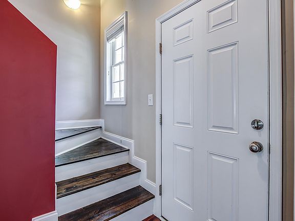 3rd image of 102 Rowse Dr