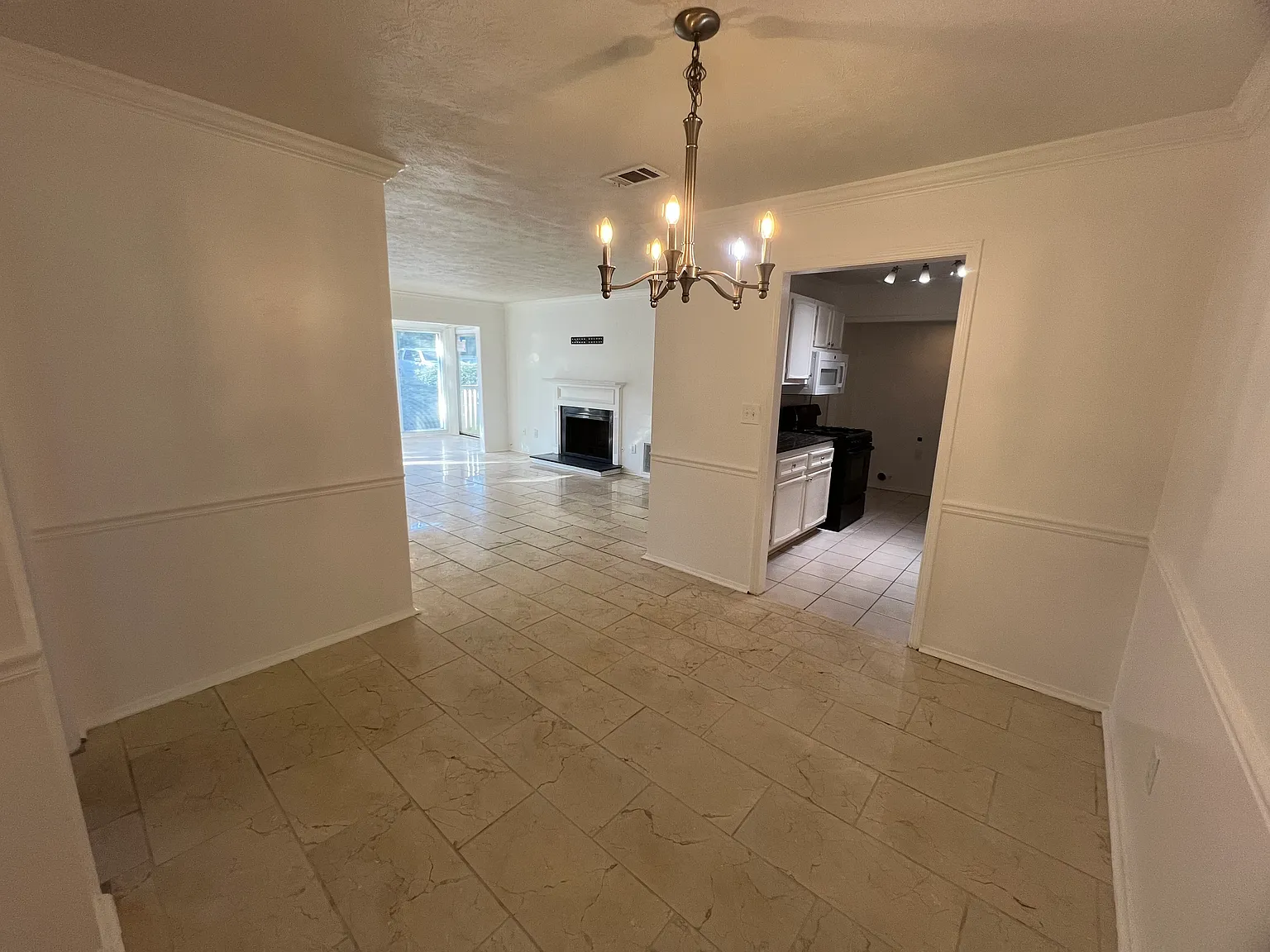 2 bed, 1244 sqft, $1,700 — Photo 4