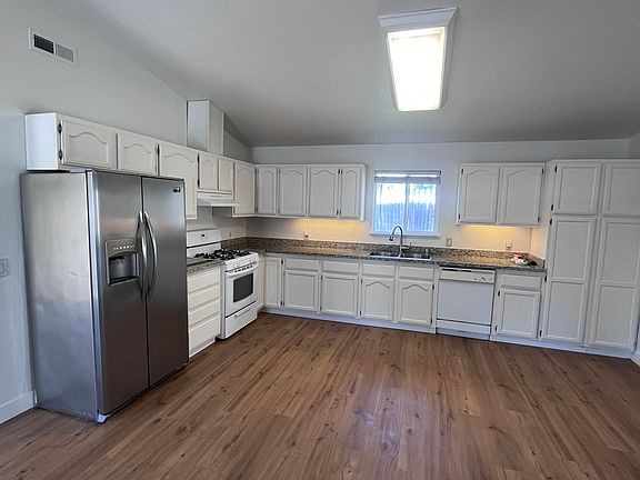 5th image of 2710 Central Ave #2710