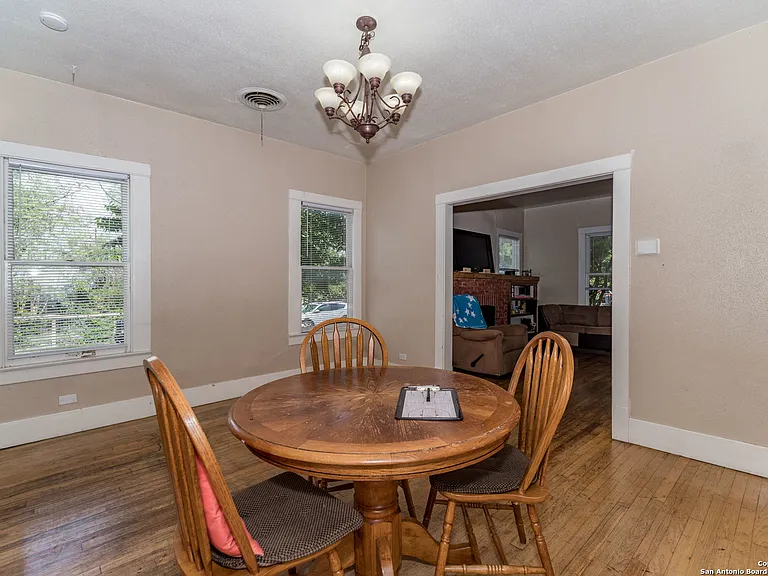 538 W Elsmere Pl — Photo 3