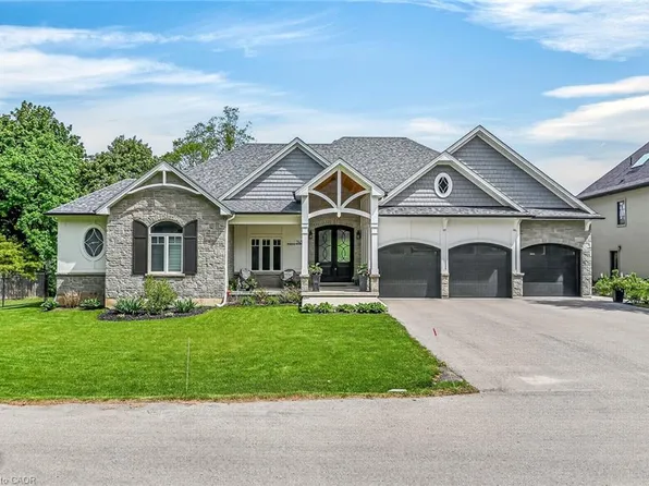 747 Vernon Pl, Hamilton, ON L9G 3H4