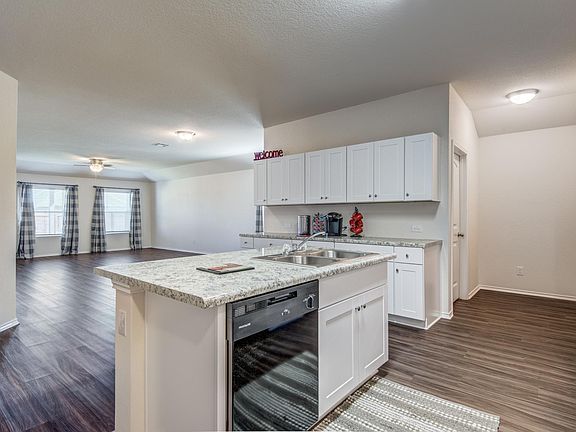 3rd image of 512 Agave Flats Dr