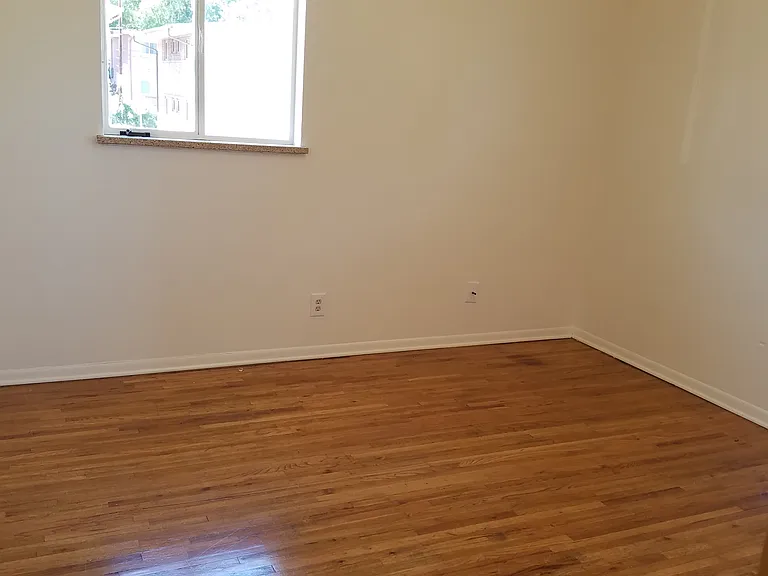 5564 S Grant St — Photo 9