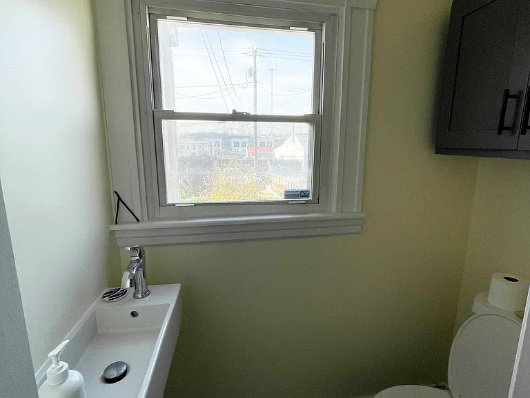 3908 Falls Rd — Photo 5