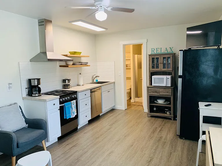 2400 Washington St #4 — Photo 32