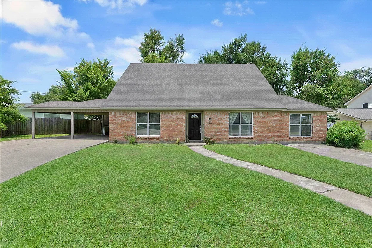 5 bed, 2380 sqft, $2,750 — Photo 1