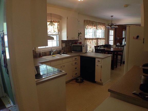 3rd image of 6127 Coatbridge Ln