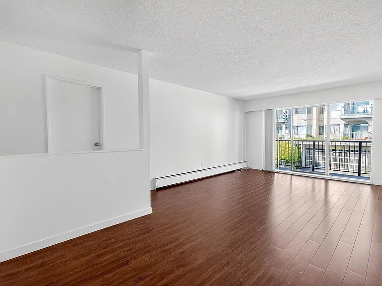 170 W 4th St #310 — Photo 4