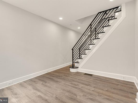 3rd image of 1134 E Oxford St