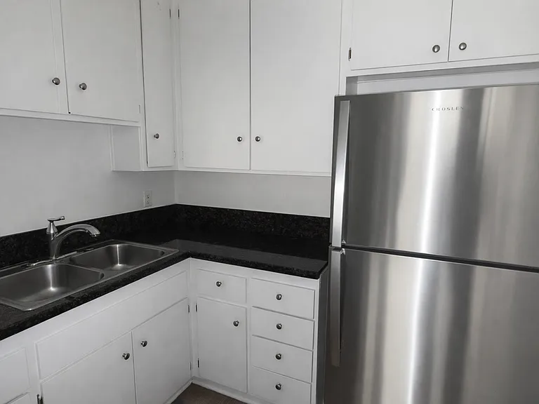 Hollywood Colony — Photo 38