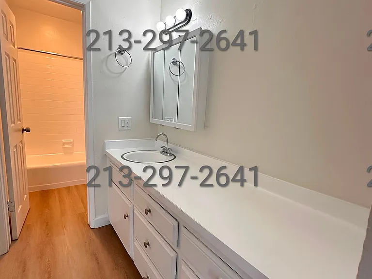 1154 N Gower St #19 — Photo 6