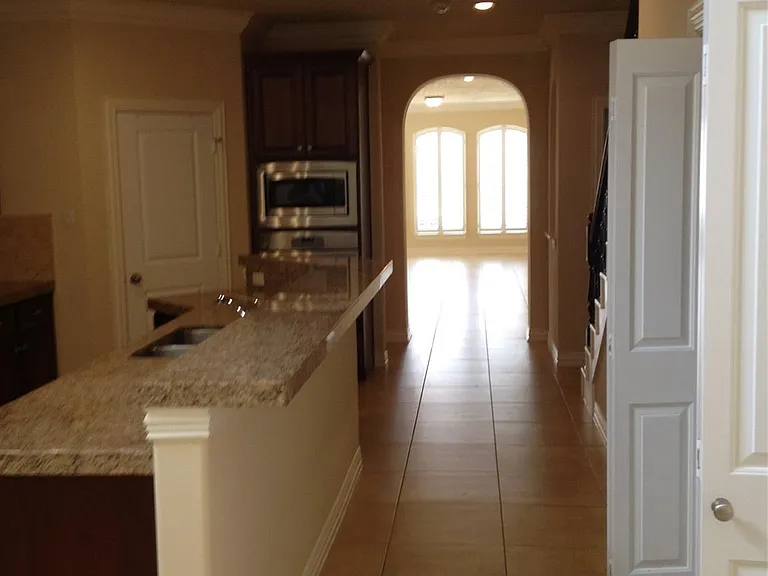 2038 Palm Forest Ln — Photo 9