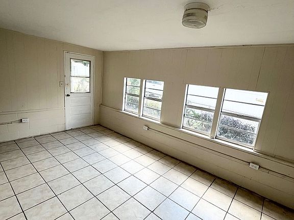 3rd image of 37050 Howard Ave