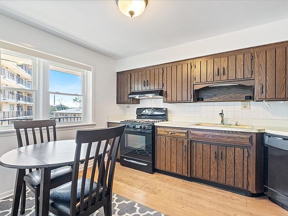 2nd image of 4572 N Milwaukee Ave APT 2C